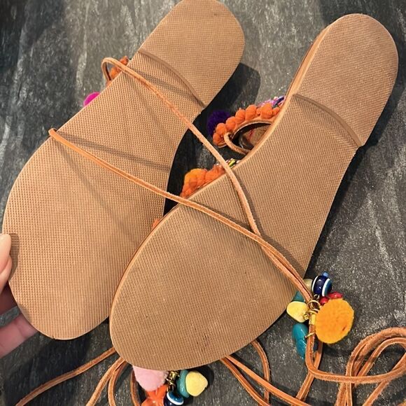 Wrap up Pom-Pom Sandals - Picture 4 of 7